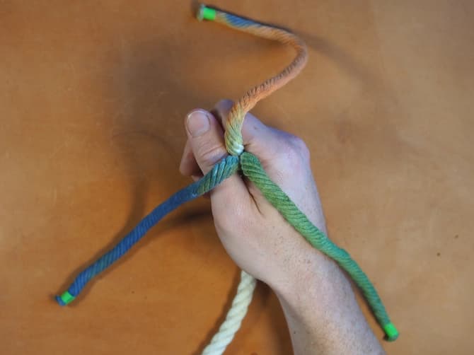 Ett rep uppdelad i dess kardeler