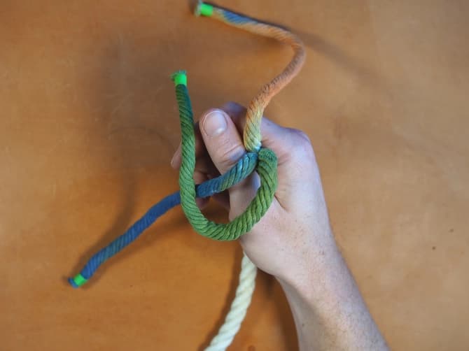 Ett rep uppdelad i dess kardeler