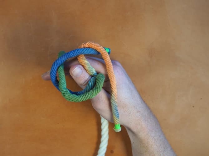 Ett rep uppdelad i dess kardeler