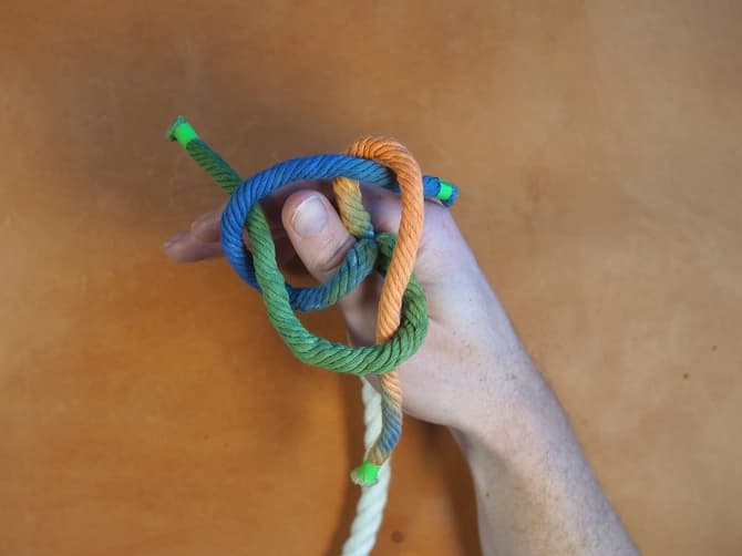 Ett rep uppdelad i dess kardeler