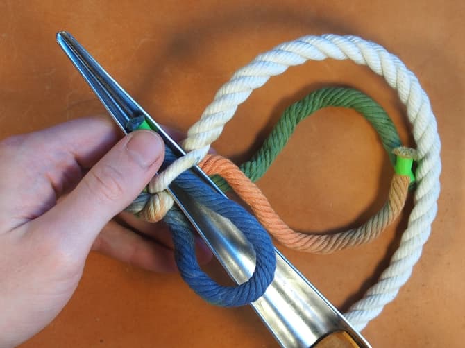 Ett rep uppdelad i dess kardeler