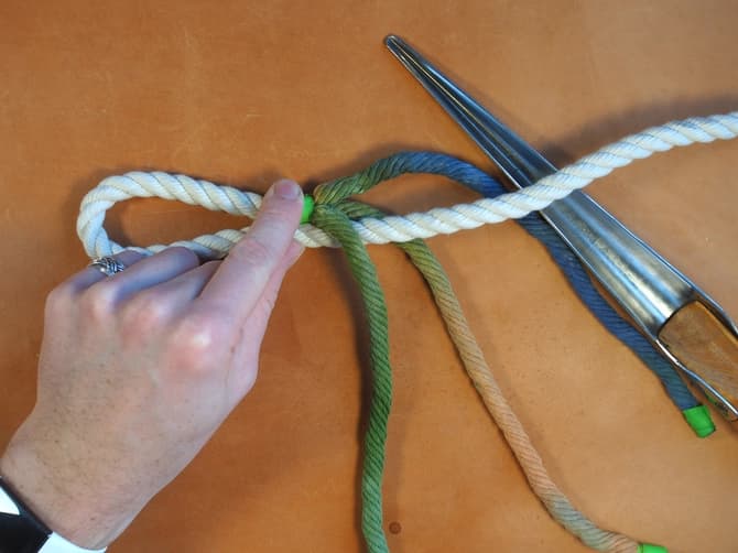 Ett rep uppdelad i dess kardeler