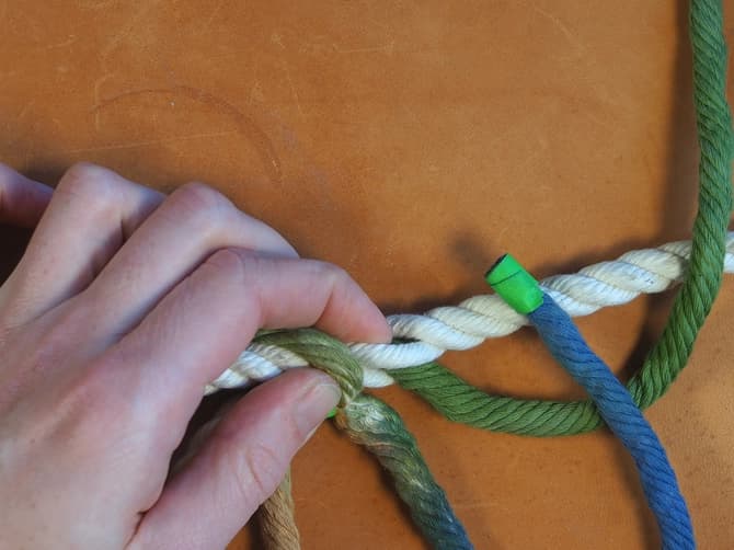 Ett rep uppdelad i dess kardeler