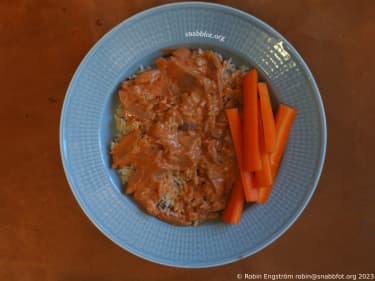 Korvstroganoff med ris och morötter
