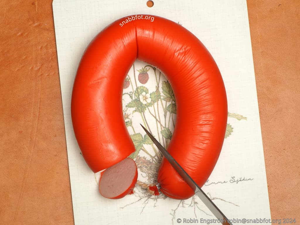 Skär av ändarna på en korv