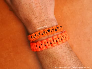 Två armband